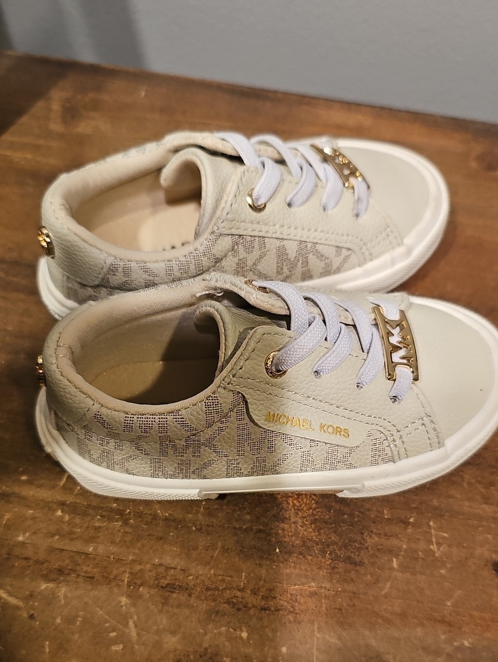 Michael Kors Sneakers Kids Cream Logo Tennis Shoe Size 6 Gold Accents
